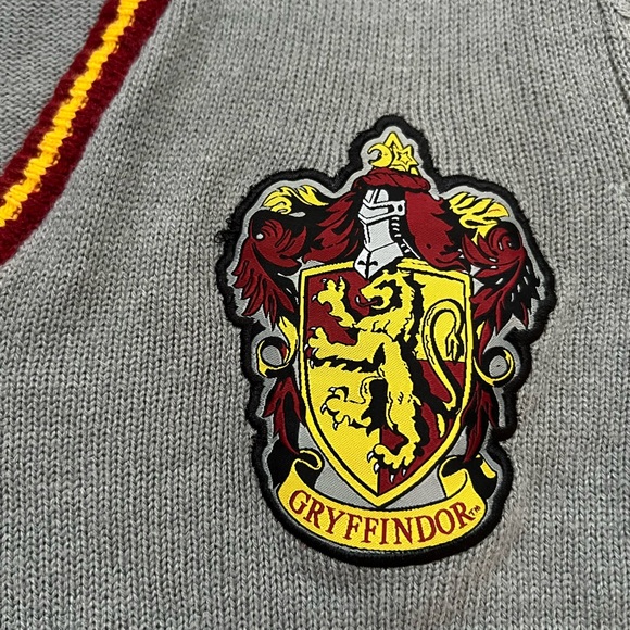 Harry Potter Gryffindor Cardigan Sweater in Gray, Maroon & Gold - M - Picture 3 of 6